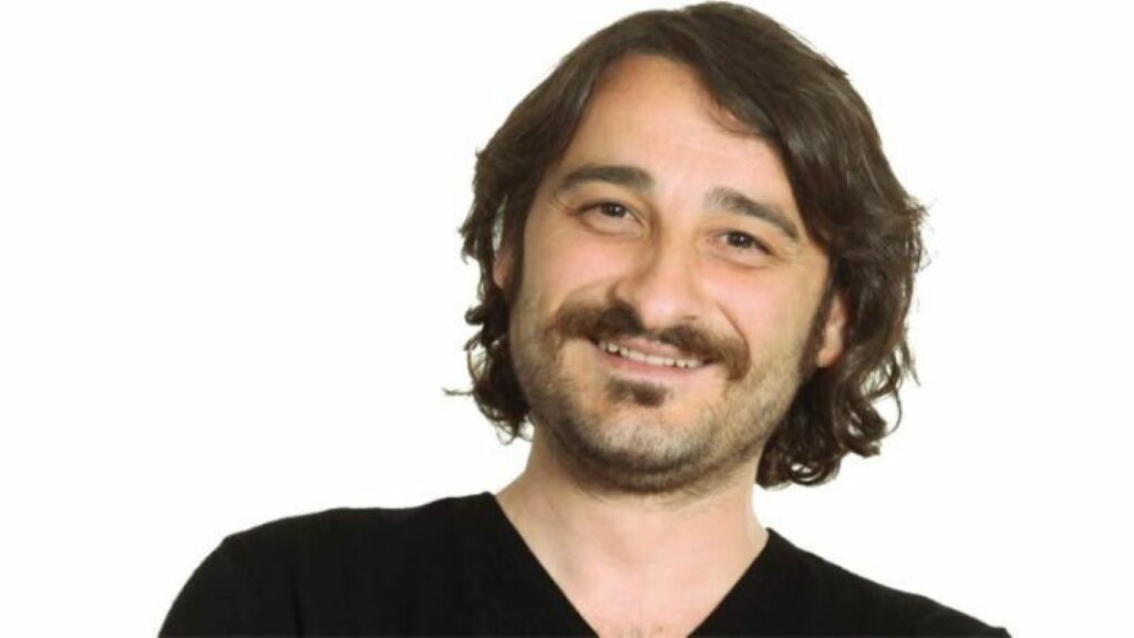 Ο Βασίλης Χαραλαμπόπουλος μπήκε σε κάδο να σώσει κουταβάκι (vid)