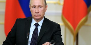 Ο Πούτιν κατηγορεί την Δύση και απειλεί