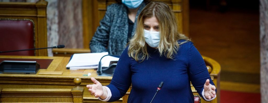 Μαρία Συρεγγέλα: H υφυπουργός Εργασίας εμβολιάστηκε με AstraZeneca