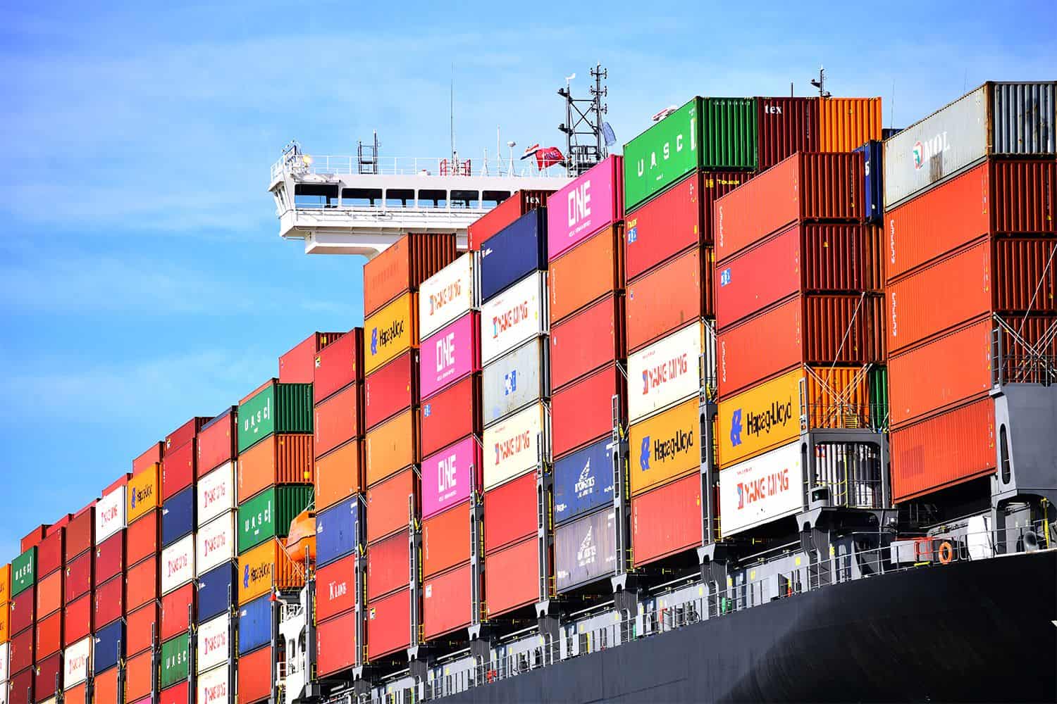 Η παγκόσμια μάχη των containers και τα ελληνικά λιμάνια