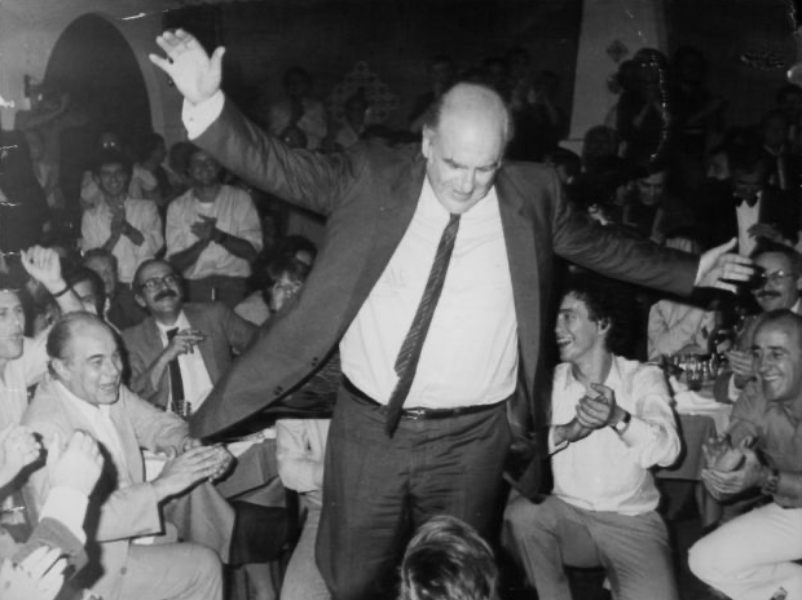 Αιμίλιος Χειλάκης: Όταν ήμουν σερβιτόρος ο Ανδρέας Παπανδρέου άφηνε ολόκληρο μηνιάτικο σε πουρμπουάρ