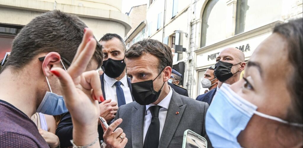 Αυτή είναι η ποινή για τον άνδρα που χαστούκισε τον πρόεδρο της Γαλλίας