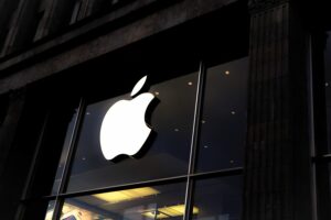 Apple: Πλήρωσε εκατομμύρια πελάτισσα επειδή τεχνικοί δημοσίευσαν ακατάλληλα βίντεο από το iPhone της