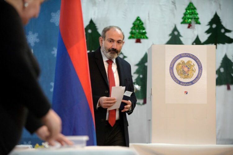 Αρμενία: Άνοιξαν οι κάλπες για τις πρόωρες βουλευτικές εκλογές