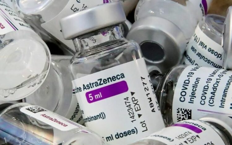 Τι θα γίνει με την δεύτερη δόση για όσους εμβολιάστηκαν με AstraZeneca
