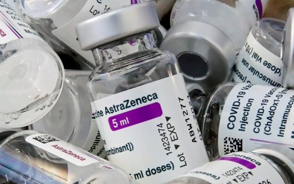 Τι θα γίνει με την δεύτερη δόση για όσους εμβολιάστηκαν με AstraZeneca