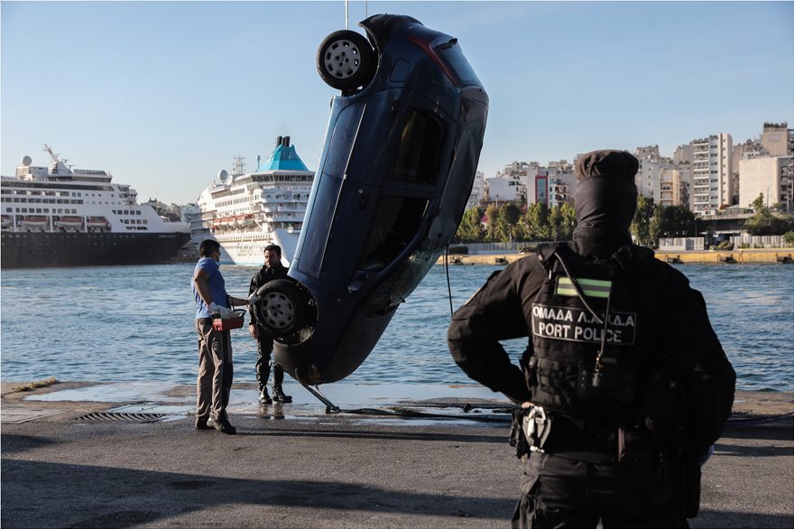 Αυτοκίνητο έπεσε στο λιμάνι του Πειραιά - Νεκρός ο οδηγός