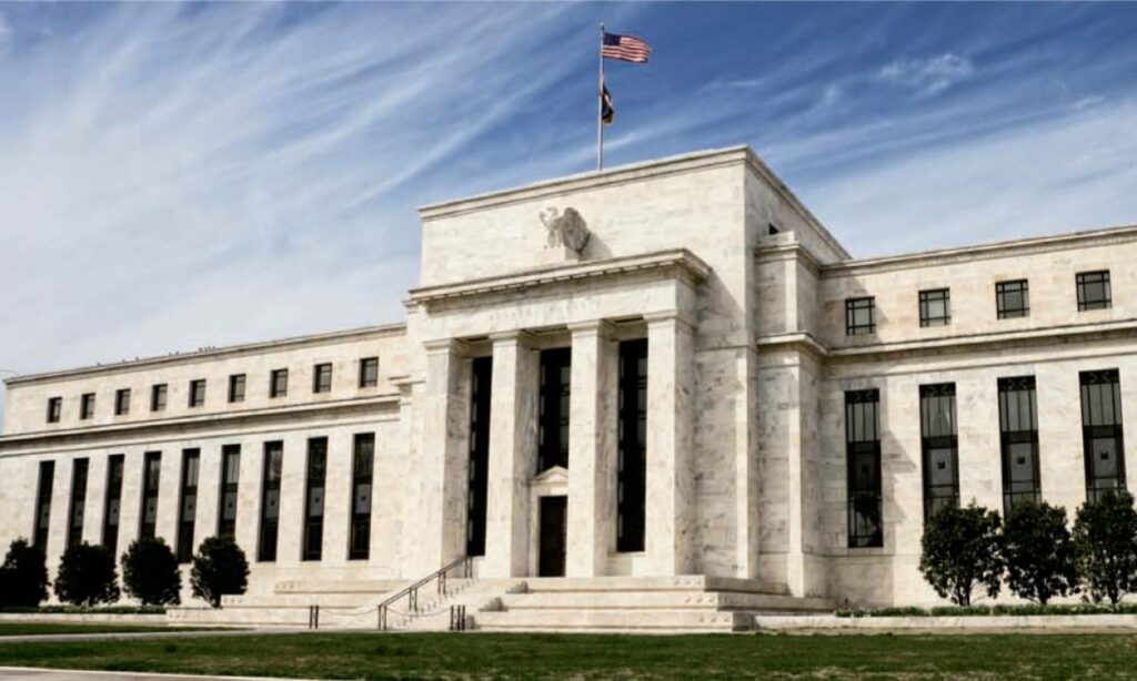 Συναγερμός από την Fed: Μειώνεται επικίνδυνα η ρευστότητα στις αγορές