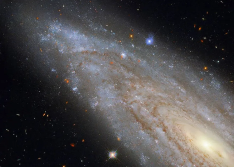 NASA: Το Humble φωτογράφισε ολόκληρο τον γαλαξία Σίφερτ NGC 3254