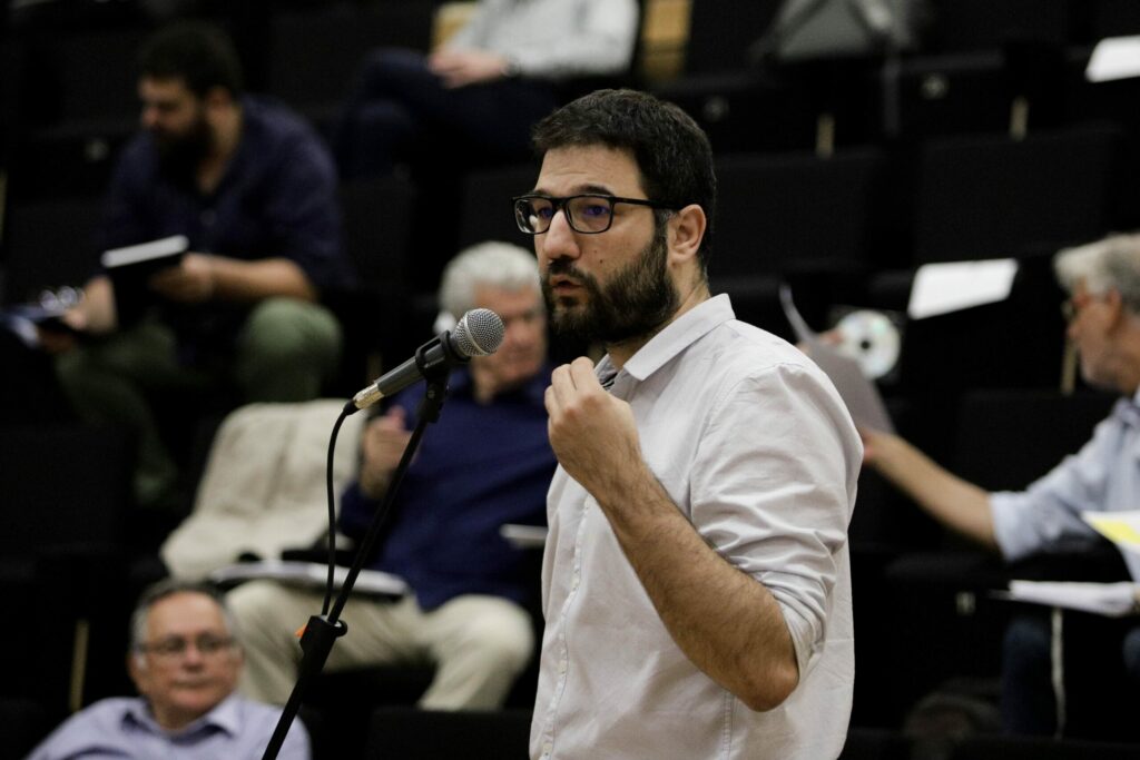 Ηλιόπουλος: Τηλεπωλητής απλήρωτων 10ώρων ο Χατζηδάκης