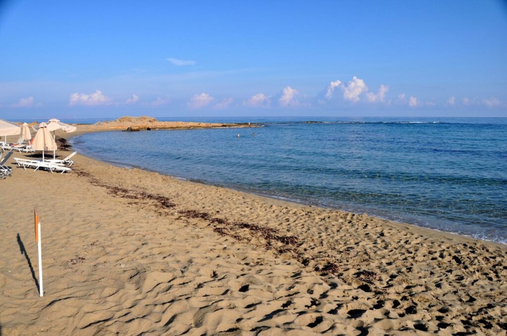 Ο καύσωνας «έβρασε» και τη θάλασσα, στους 28 βαθμούς το νερό
