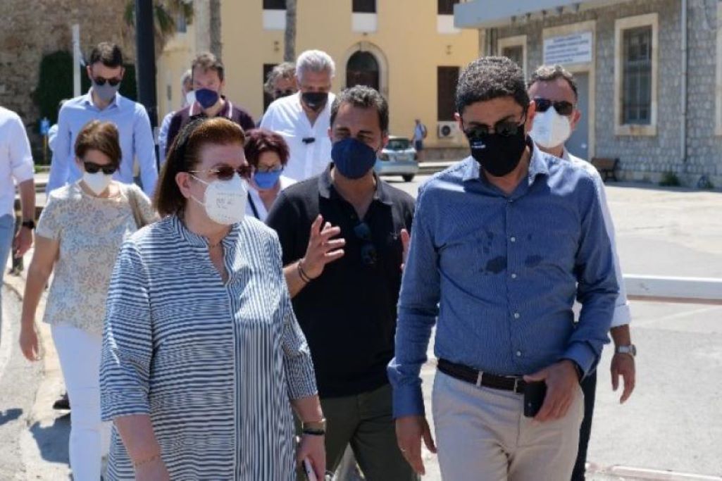Λ. Μενδώνη: Επίσκεψη σε αρχαιολογικούς χώρους του Ηρακλείου