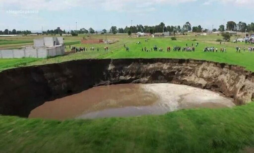Μεξικό: Τεράστια τρύπα κατάπιε 6.500 τ.μ γεωργικής γης