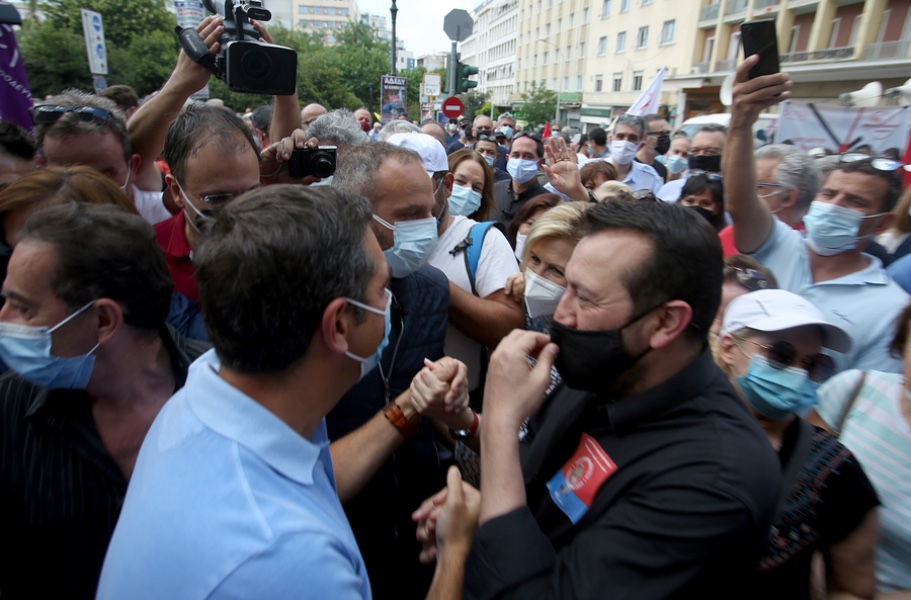 Τσίπρας – Παππάς συναντήθηκαν τυχαία στην πορεία για την απεργία