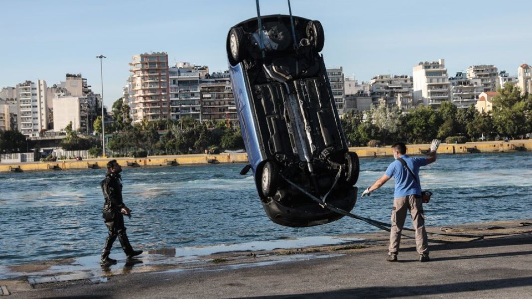 Αυτοκίνητο έπεσε στο λιμάνι του Πειραιά - Νεκρός ο οδηγός