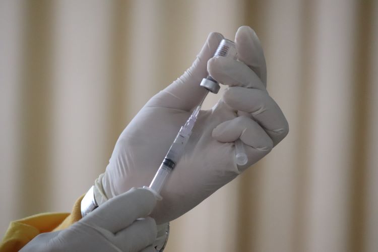 Γεωργιάδης: Προνόμια εμβολιασμένων με επαρκή ποσότητα προσφερόμενων εμβολίων