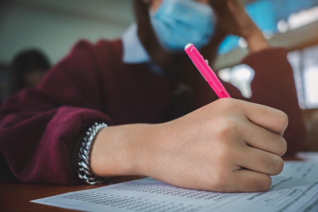 panellinies students-wearing-mask-protect-corona-virus-doing-exam-classroom-with-stress-2
