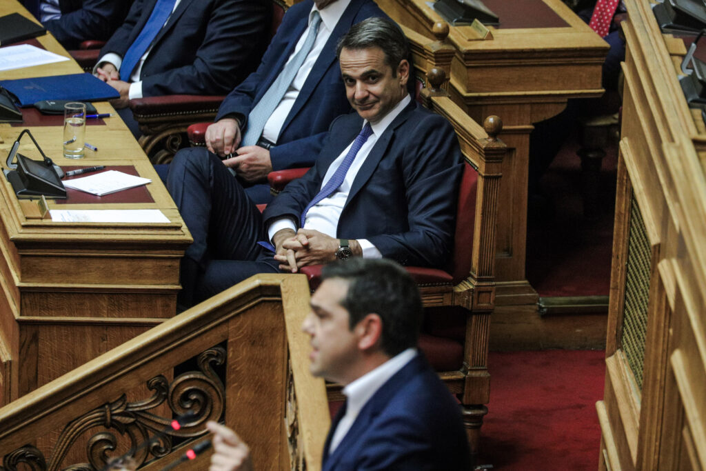 Κόντρα για τα δάνεια της ΝΔ - Επίκαιρη ερώτηση Τσίπρα, τι απαντά η Πειραιώς