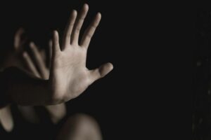 Μύκονος: Σύλληψη δύο αλλοδαπών για βιασμό και παράνομη κατακράτηση ανήλικης