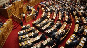 Βουλή: Κοινοβουλευτική αντιμαχία των εισηγητών των κομμάτων για το Εργασιακό ν/σ