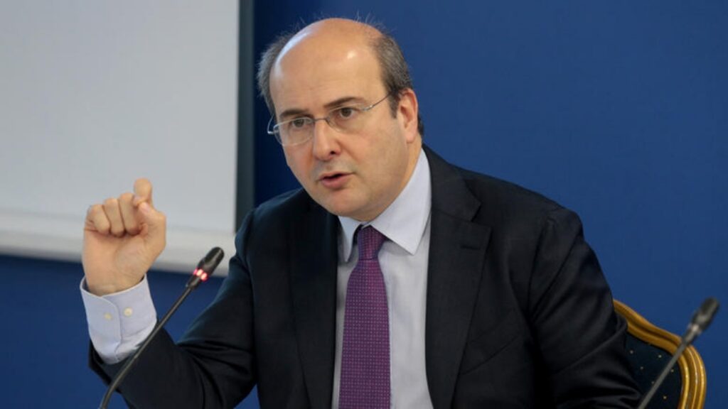 Χατζηδάκης: Σε αναστολή οι ανεμβολίαστοι σε νοσοκομεία και μονάδες φροντίδας από 16/8