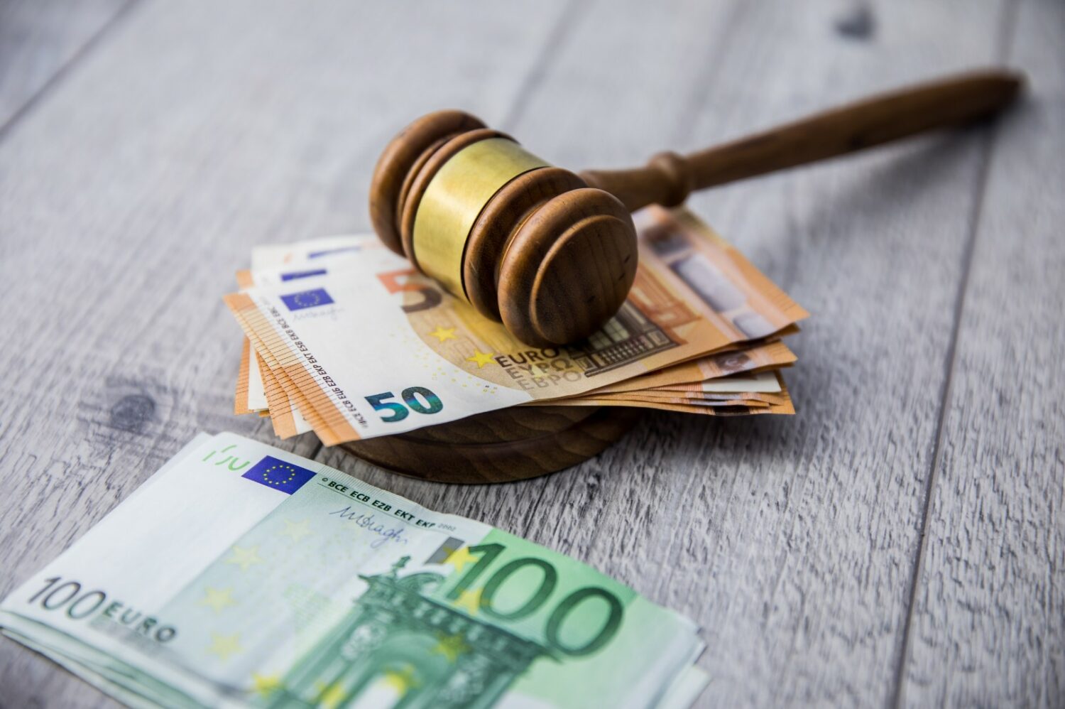 Ενισχύσεις έως δυο χιλιάδες ευρώ σε δικηγόρους-Το πρόγραμμα