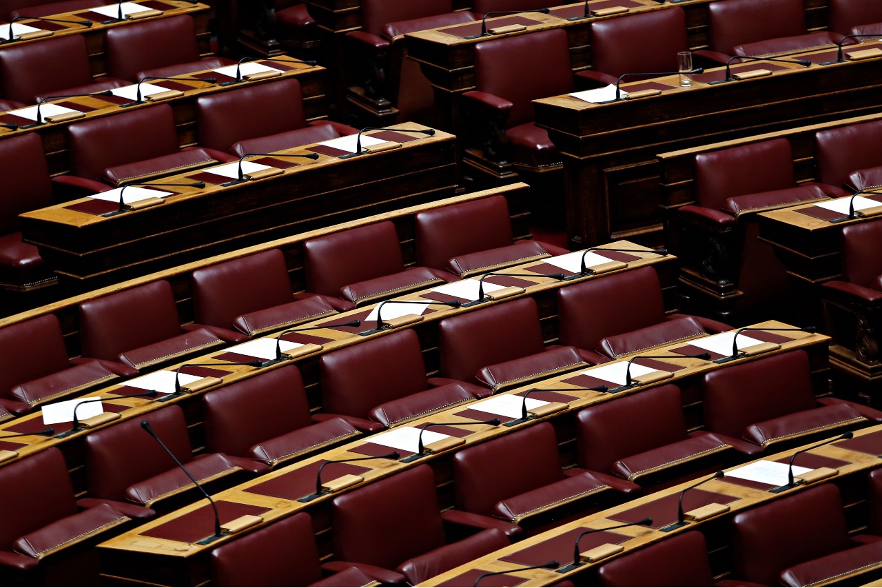 Μπαράζ τροπολογιών στη Βουλή για τις φοροελαφρύνσεις 
