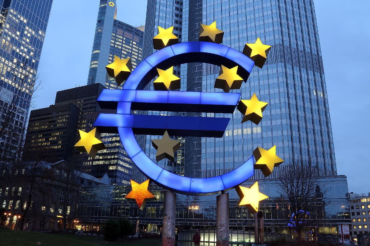 Ελπίδες για αύξηση επιτοκίων: Η ΕΚΤ παίρνει το φθηνό χρήμα από τις τράπεζες