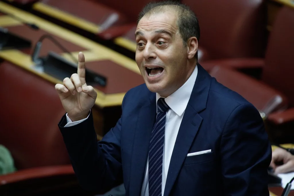 Βουλή: Άρση ασυλίας του Κυρ.Βελόπουλου με 263 ψήφους υπέρ έναντι 9 κατά