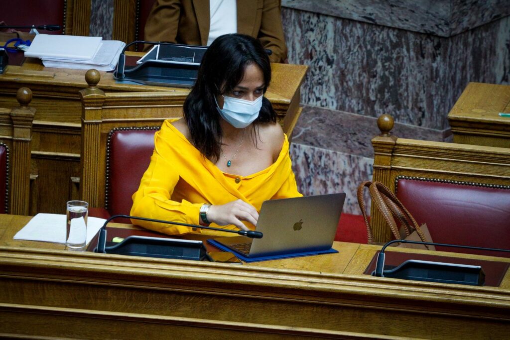 Μιχαηλίδου: Σε αναστολή σύμβασης όσοι δεν έχουν εμβολιαστεί με την πρώτη δόση έως τις 16 Αυγούστου