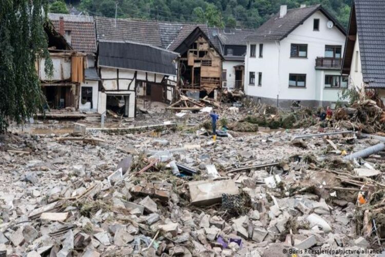 Φονικές πλημμύρες στην Ευρώπη: Νεκροί σε Γερμανία και Βέλγιο (Βίντεο)