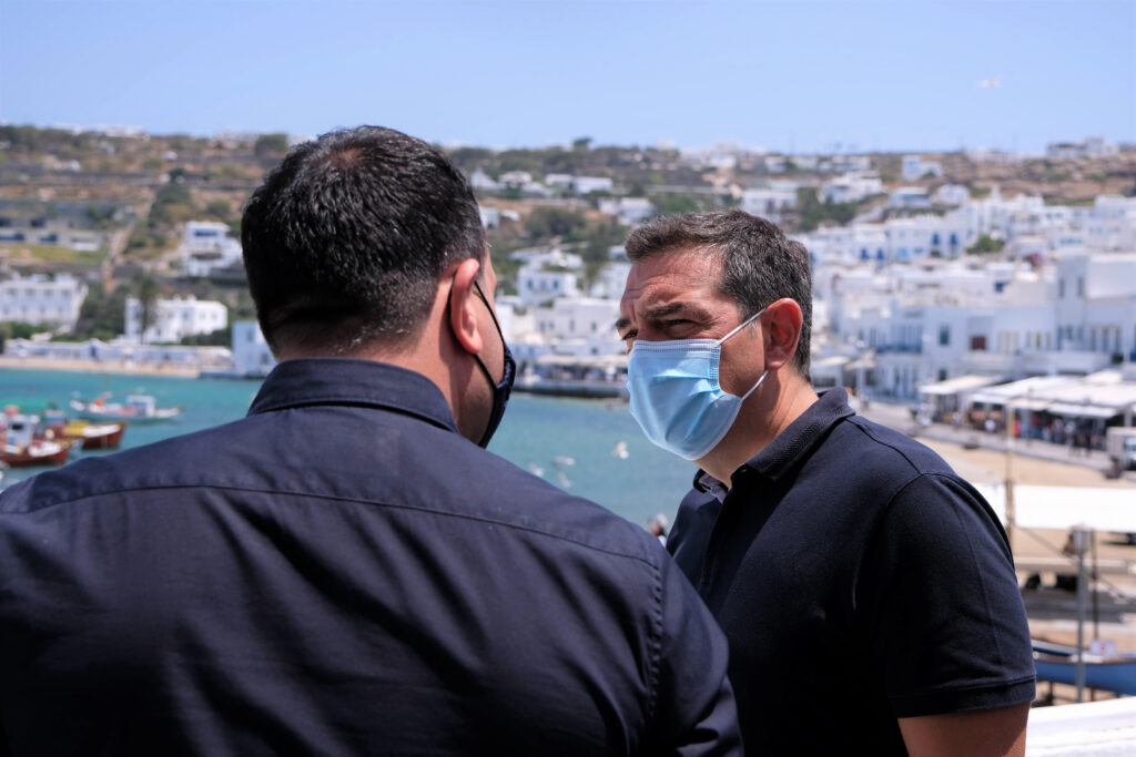ΕΠΙΣΚΕΨΗ ΤΟΥ ΠΡΟΕΔΡΟΥ ΤΟΥ ΣΥΡΙΖΑ ΑΛ. ΤΣΙΠΡΑ ΣΤΗΝ ΜΥΚΟΝΟ(EUROKINISSI/ΓΡΑΦΕΙΟ ΤΥΠΟΥ ΣΥΡΙΖΑ/ANDREA BONETTI)