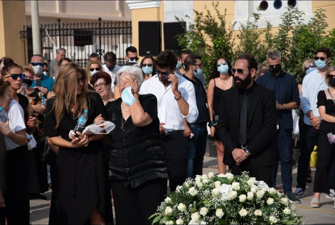 Δάκρυσαν και οι... πέτρες στην κηδεία της 7 χρονης Αναστασίας