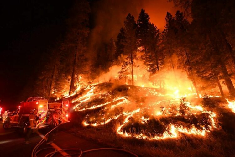 Καλιφόρνια: Σπάνιος ανεμοστρόβιλος φωτιάς (Βίντεο)