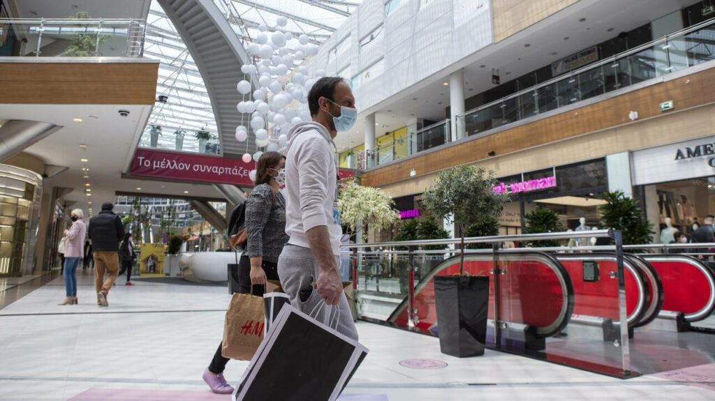 Ανοιχτά τα καταστήματα αύριο Κυριακή 11 Ιουλίου