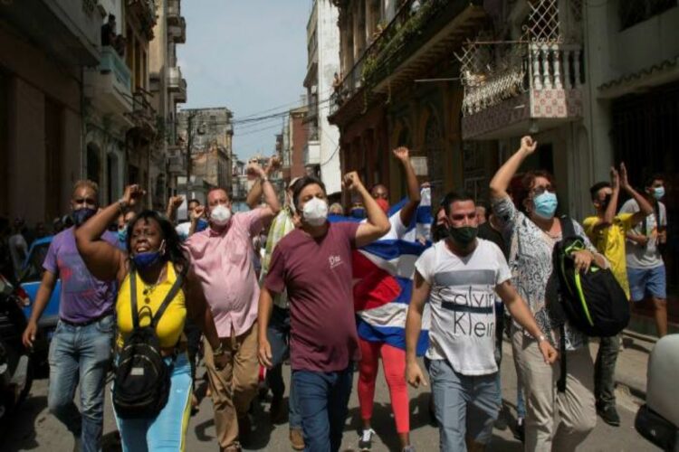 Πρωτοφανείς αντικυβερνητικές διαδηλώσεις στην Κούβα