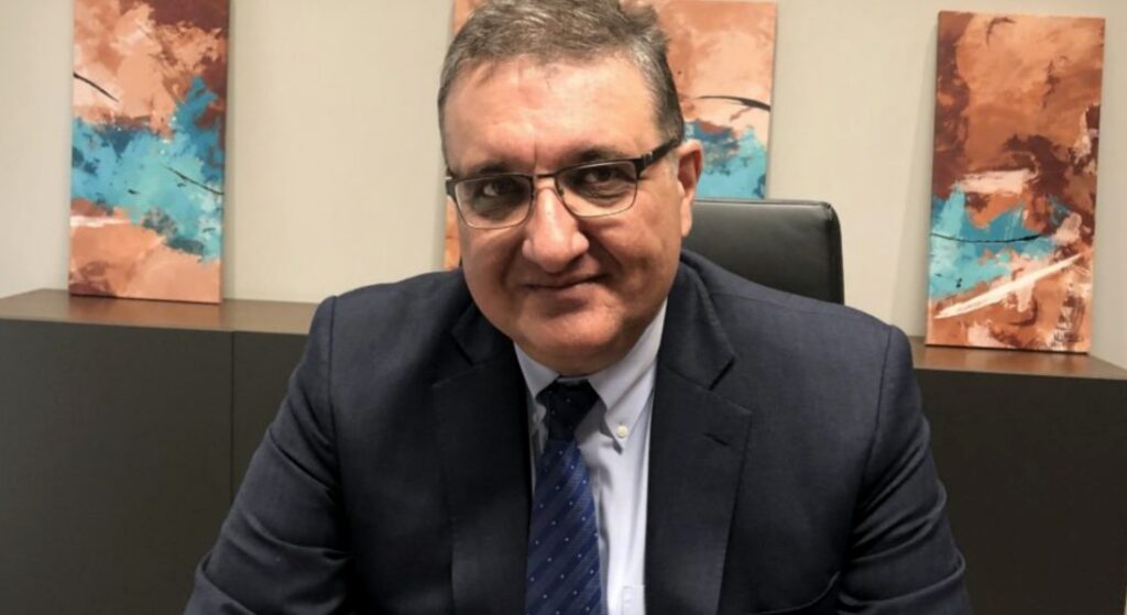 Εξαδάκτυλος: Όλοι θα συναντηθούμε με τον ιό - Να εμβολιαστούν οι άνω των 50