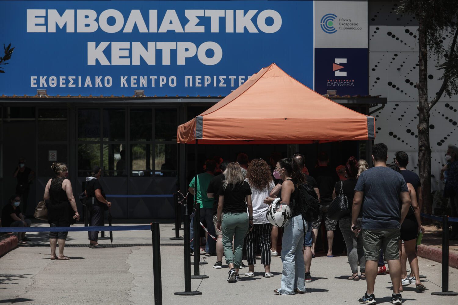 ΚΟΣΜΟΣ ΣΤΟ ΕΜΒΟΛΙΑΣΤΙΚΟ ΚΕΝΤΡΟ ΤΟΥ ΠΕΡΙΣΤΕΡΙΟΥ(EUROKINISSI/ΒΑΣΙΛΗΣ ΡΕΜΠΑΠΗΣ)