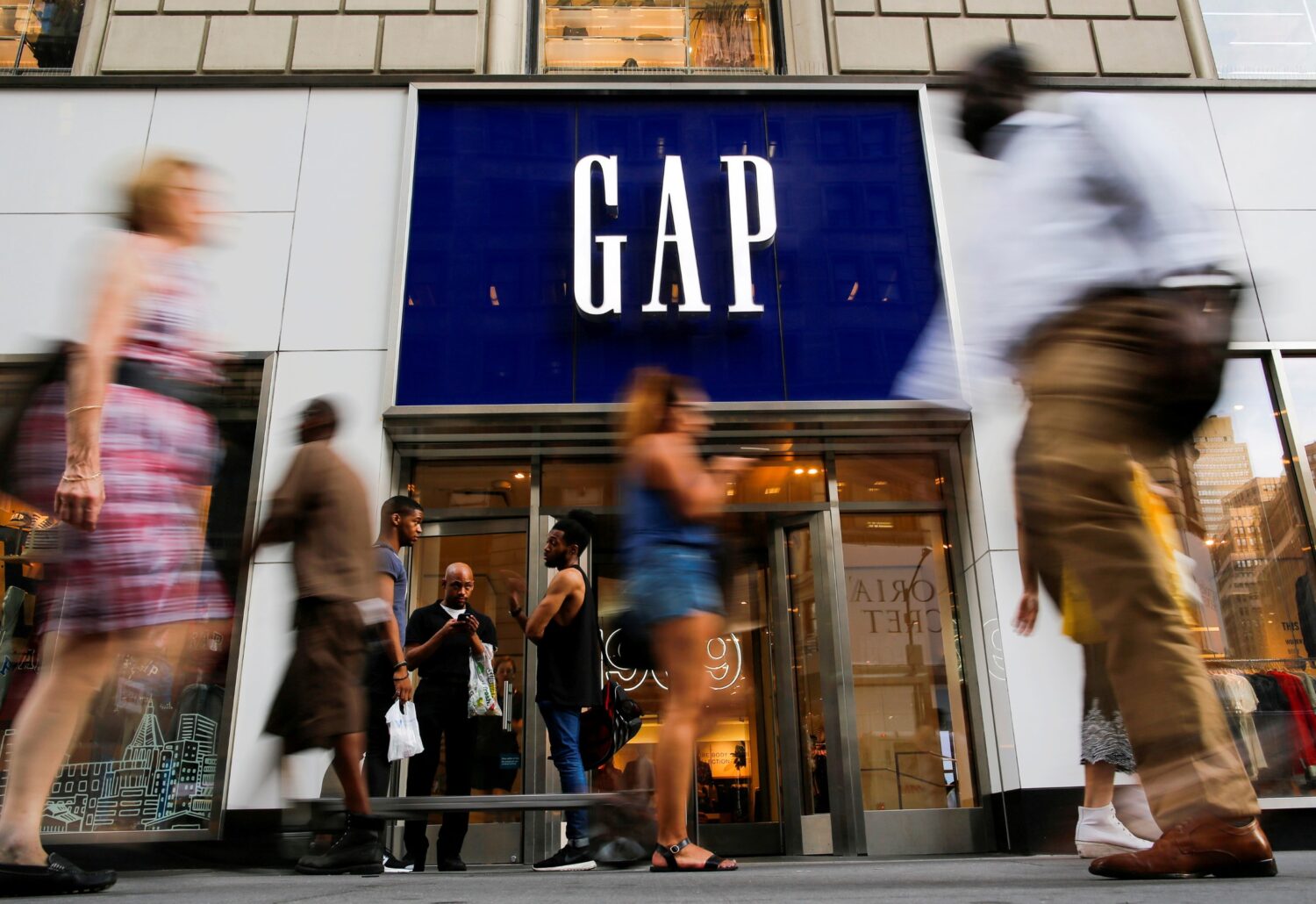 Gap: Βάζει «λουκέτο» σε όλα καταστήματα σε Βρετανία και Ιρλανδία