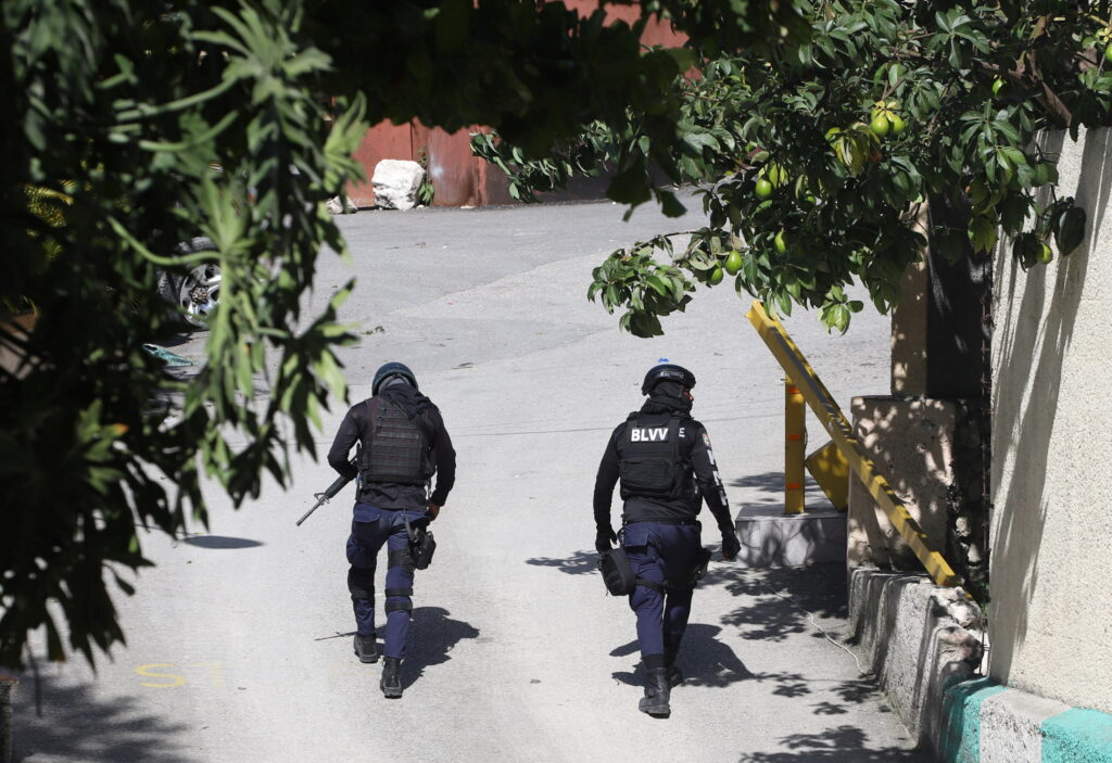 Αϊτή: Εκατοντάδες ακόμη αστυνομικοί από την Κένυα έφθασαν στην χώρα για να ενισχύσουν τον αγώνα κατά των συμμοριών