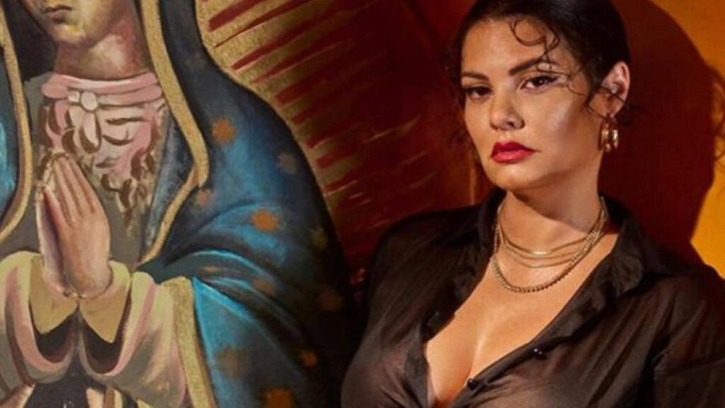 Μαρία Κορινθίου: Η φωτογραφία δίπλα στην Παναγία που προκάλεσε αντιδράσεις