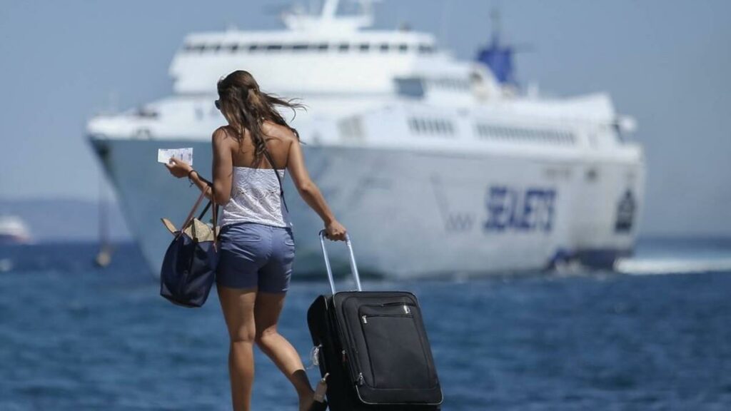 Από 5 Ιουλίου μόνο με αρνητικό τεστ ή εμβόλιο οι μετακινήσεις για τα νησιά