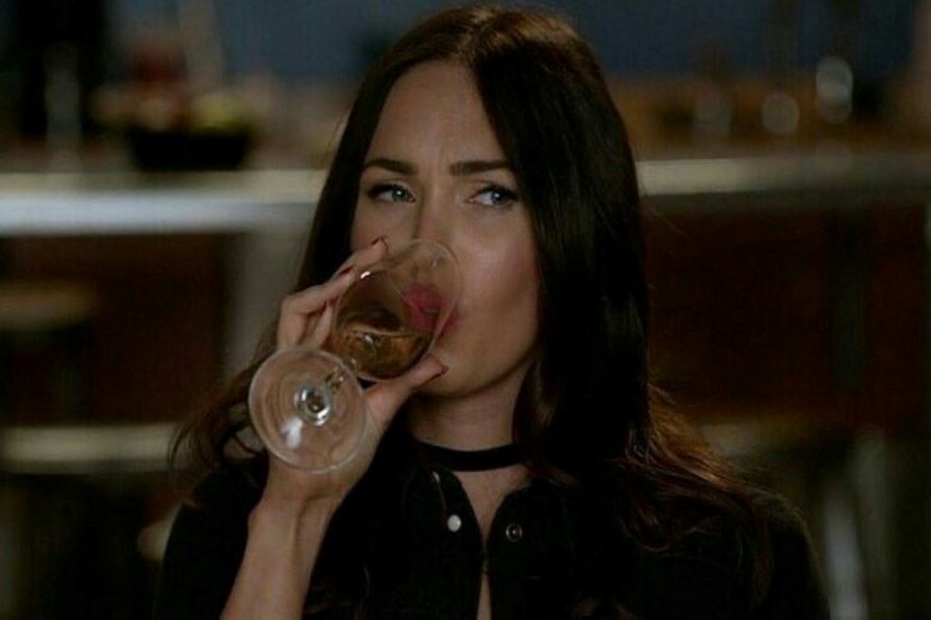 Megan Fox: Γιατί σταμάτησε να πίνει αλκοόλ μετά τις Χρυσές Σφαίρες του 2009 (video)