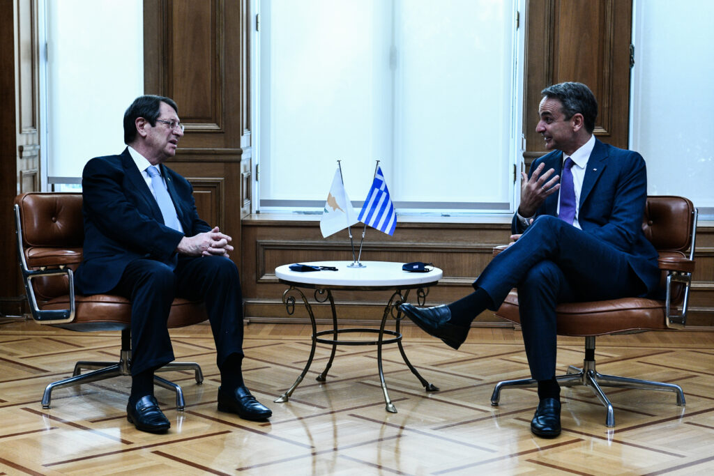 ΣΥΝΑΝΤΗΣΗ ΤΟΥ ΠΡΩΘΥΠΟΥΡΓΟΥ ΚΥΡ. ΜΗΤΣΟΤΑΚΗ ΜΕ ΤΟΝ ΠΡΟΕΔΡΟ ΤΗΣ ΚΥΠΡΟΥ Ν. ΑΝΑΣΤΑΣΙΑΔΗ(EUROKINISSI/ΤΑΤΙΑΝΑ ΜΠΟΛΑΡΗ)