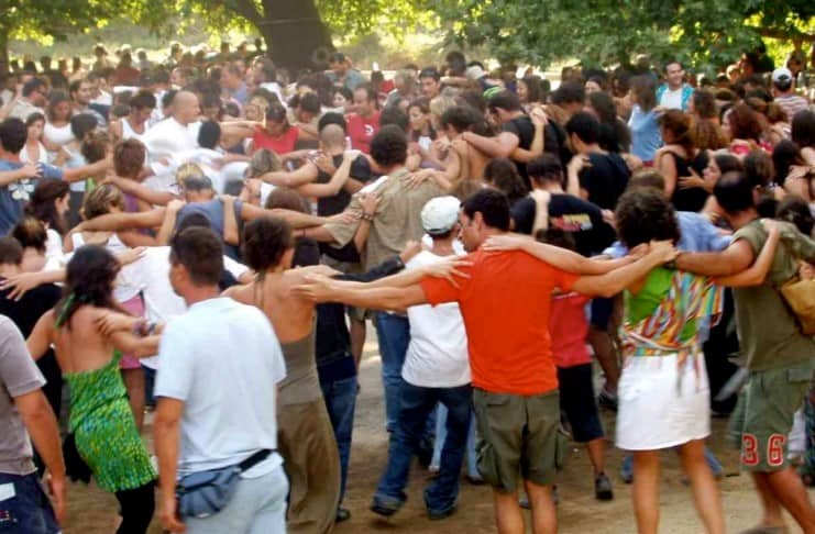 Κορωνοϊός: Σε 22 ελληνικά νησιά επιτρέπονται τα πανηγύρια