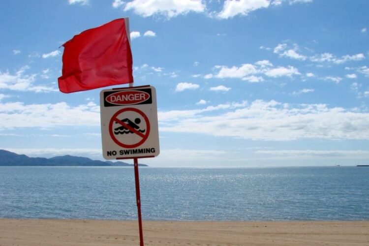 Υπουργείο Υγείας: Οι 11 παραλίες που είναι ακατάλληλες για κολύμπι στην Αττική