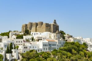 «Τα τείχη της Πάτμου, μια δίνη ομορφιάς» - Η Corriere Della Sera υμνεί το ελληνικό νησί