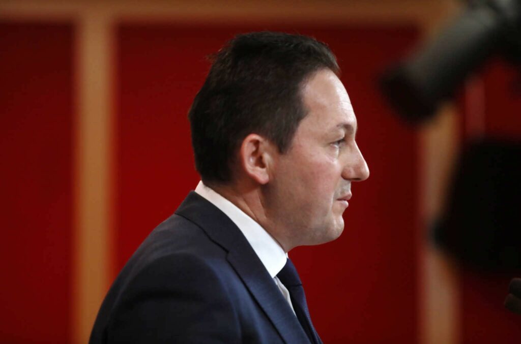 Στέλιος Πέτσας: Χθες «κεντροδεξιός», σήμερα «βασιλικός», αύριο ποιος ξέρει...