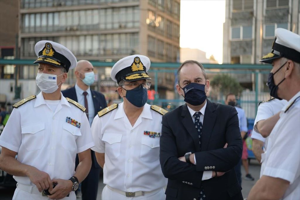 Τους ελέγχους στο λιμάνι του Πειραιά επιθεώρησε ο Γ. Πλακιωτάκης