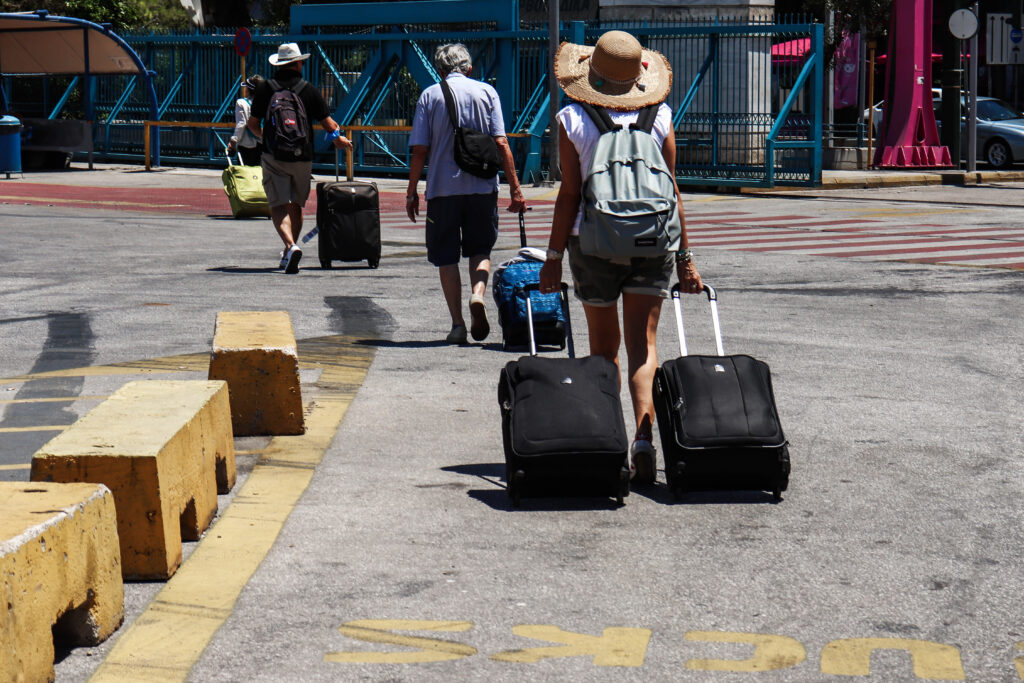 ΤτΕ: Στο 54% των εσόδων του 2019 ο τουρισμός στο 9μηνο